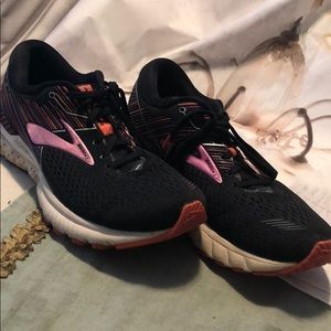 Used sneakers by brooks size 11